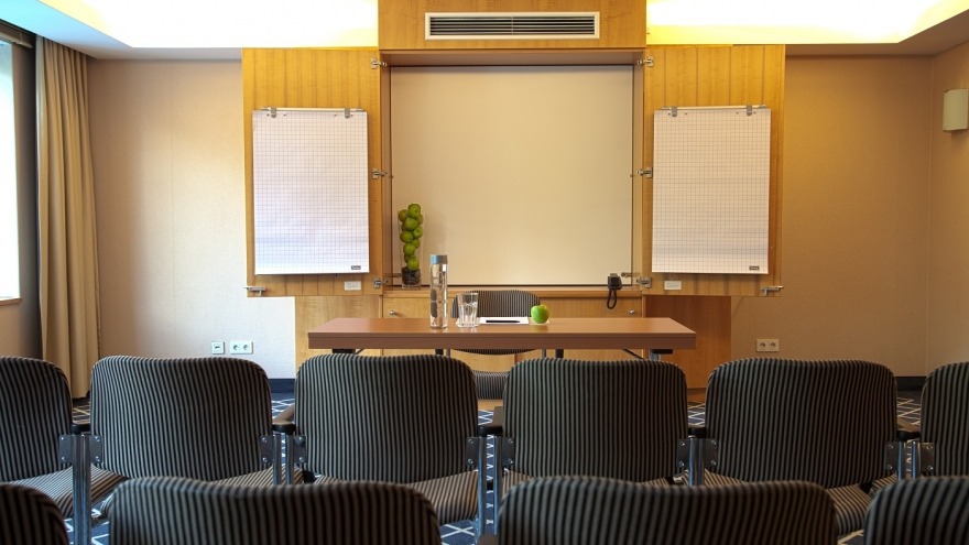 Tagungsraum Potsdam Theaterbestuhlung relexa hotel Berlin - Tagungsraum Potsdam Theaterbestuhlung